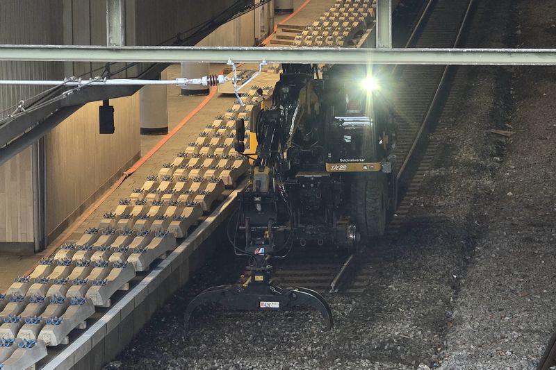 Werkzaamheden aan verbreding perron Utrecht Centraal